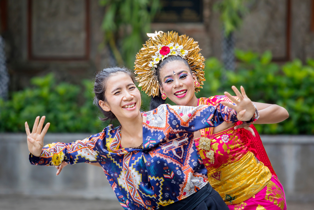 Tari Tenun Bali