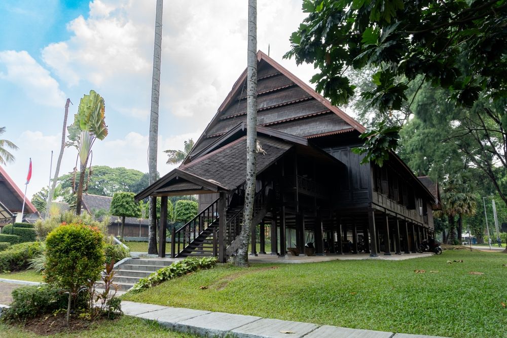 Tambi: Rumah Adat Bada yang Sarat Nilai Budaya