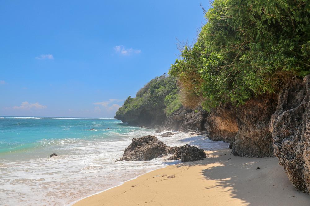 Pantai Payung: Pesona Wisata Eksotis di Kepulauan Riau