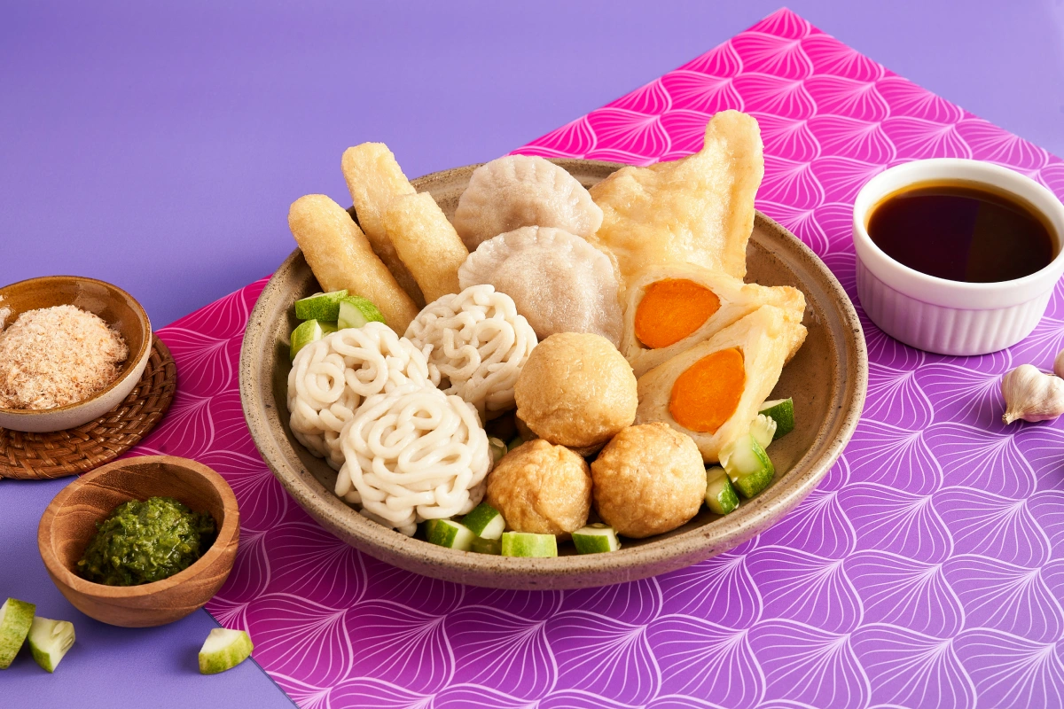 Makanan khas Palembang Pempek - Indonesia Travel