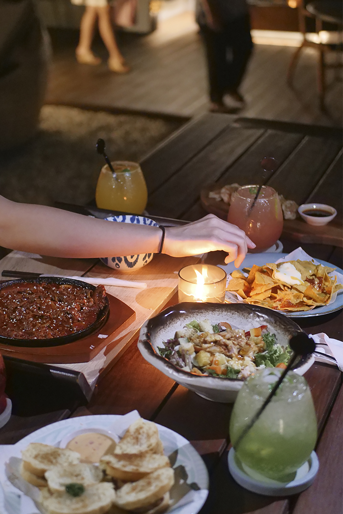 Sajian makanan lezat di Epicure Sky Terrace