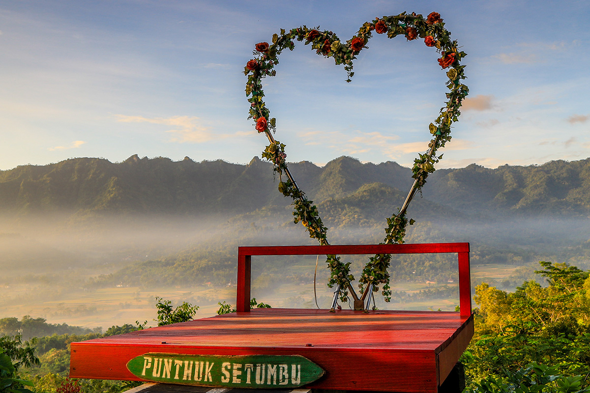 Liburan dengan Jaga Jarak dan Tetap di Rumah Saja? Tetap Seru dengan Jalan-Jalan Online, Ikut yuk