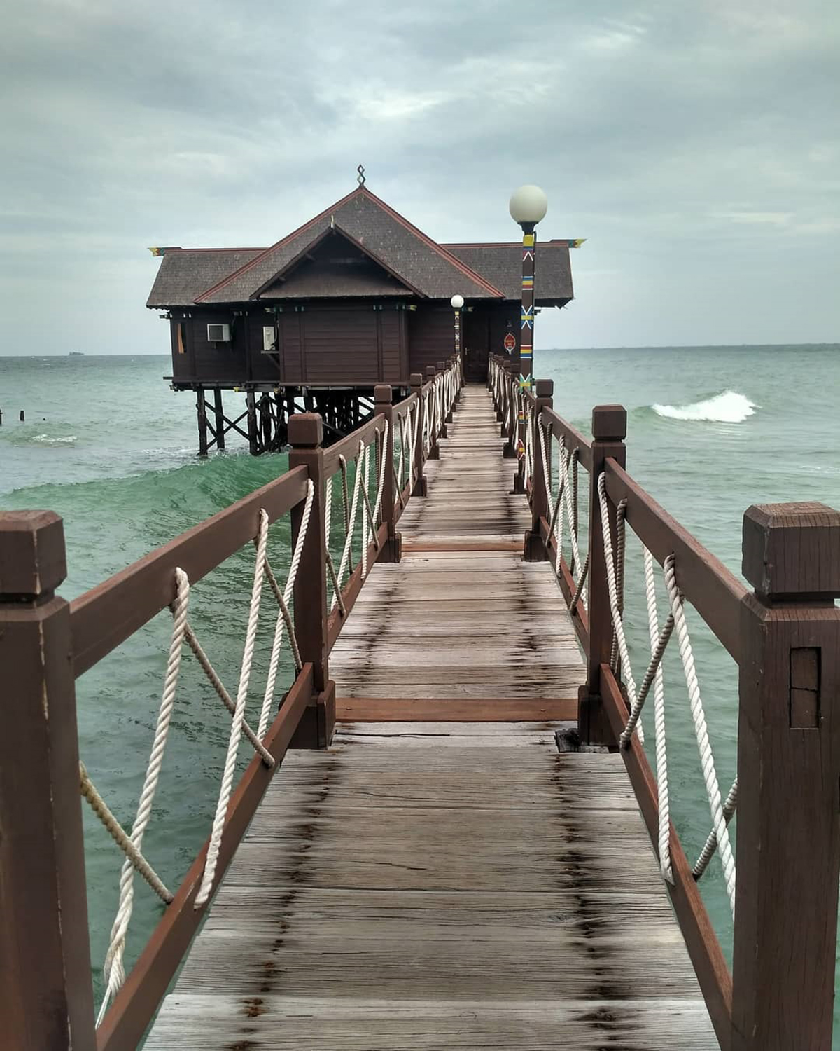 احصل على المتعة الصيفية في هذه الفيلات والبنغلات المائية في إندونيسيا