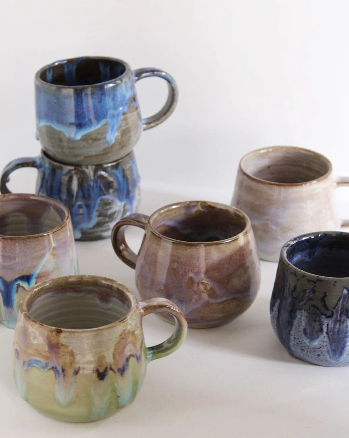 Kerajinan keramik midi mug dari Nabila Ardhani Studio