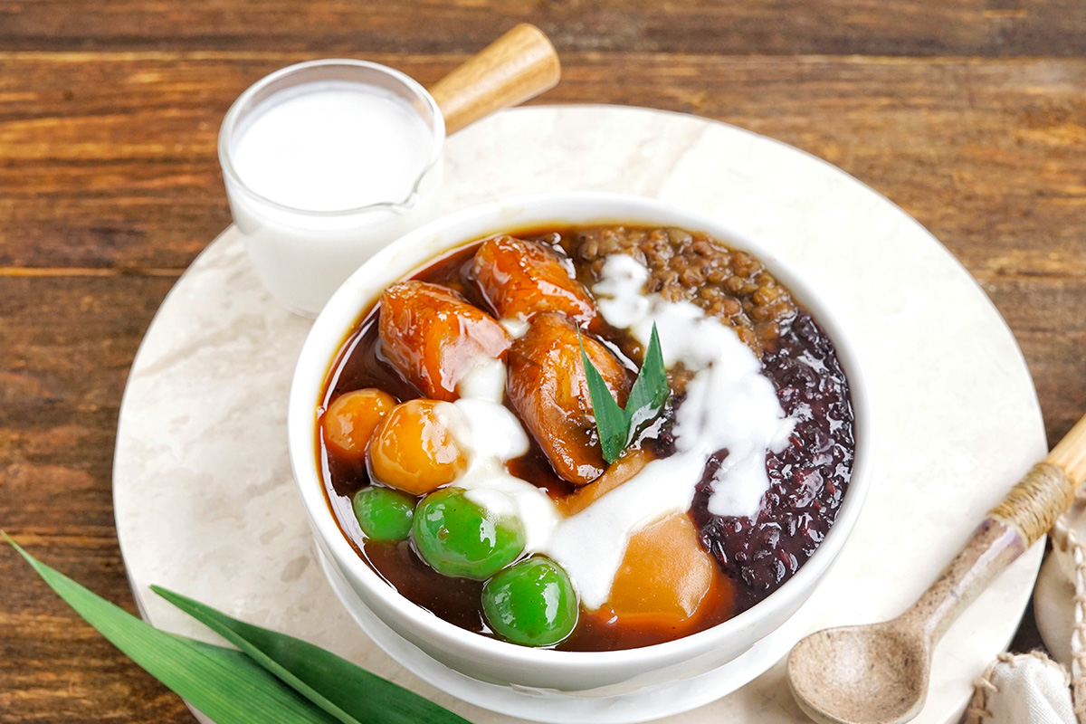 Sajian khas Ramadan bubur kampiun dari Sumatra Barat