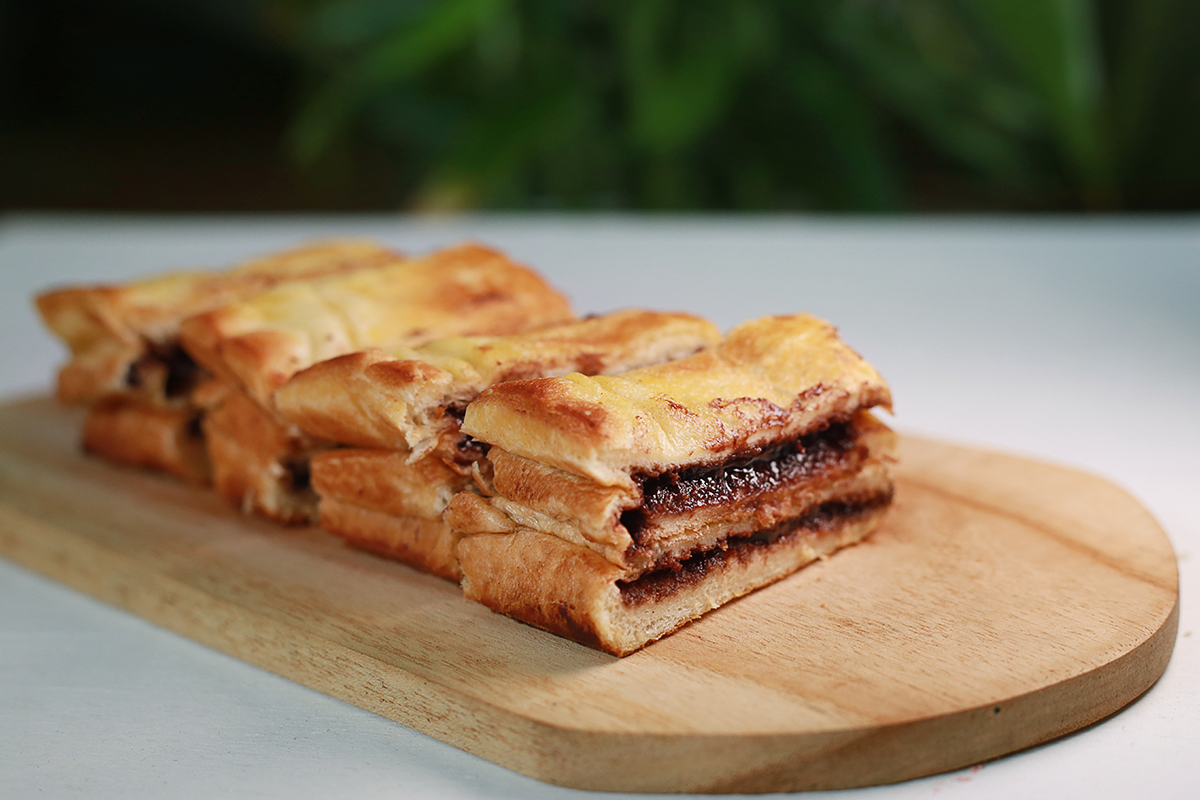 empat potong roti bakar