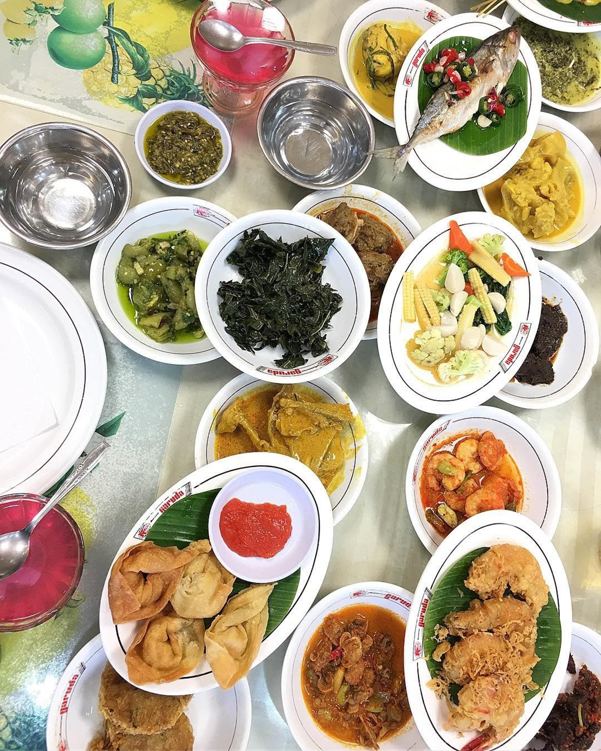 إحدى عشر مطعم متخصص بالذوق الإندونيسي قبل أن تغادر جاكرتا