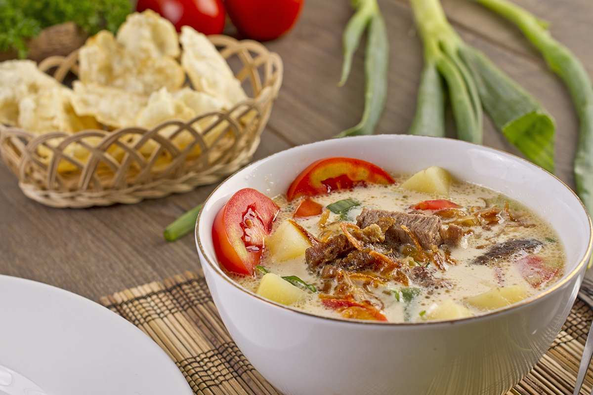 semangkuk soto Betawi