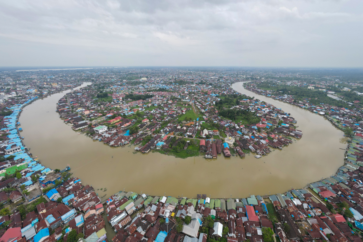 Menyusuri Sungai dengan Perahu Khas Kalimantan Selatan Coba Yuk