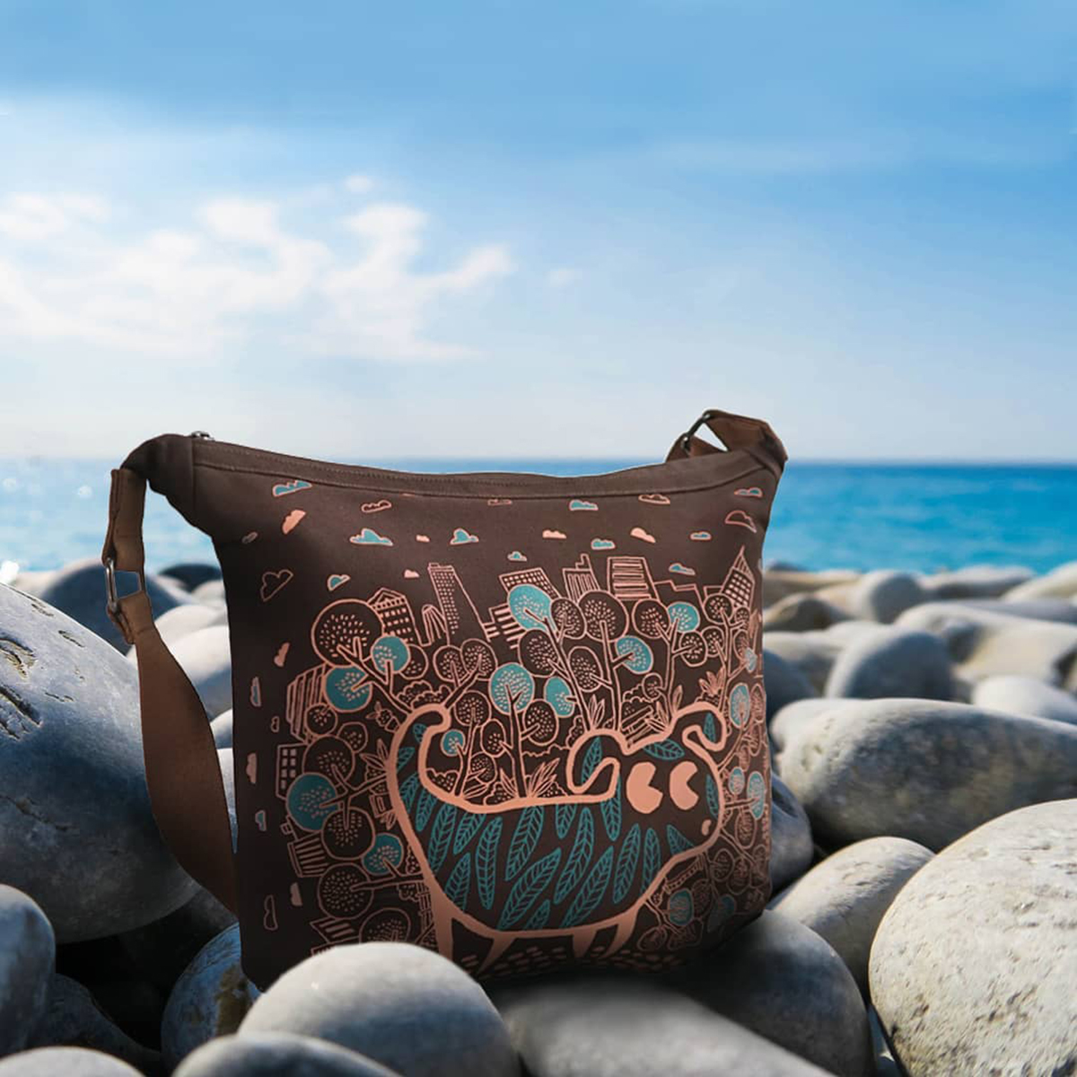 Tas selempang berbahan kanvas motif dari Sackai