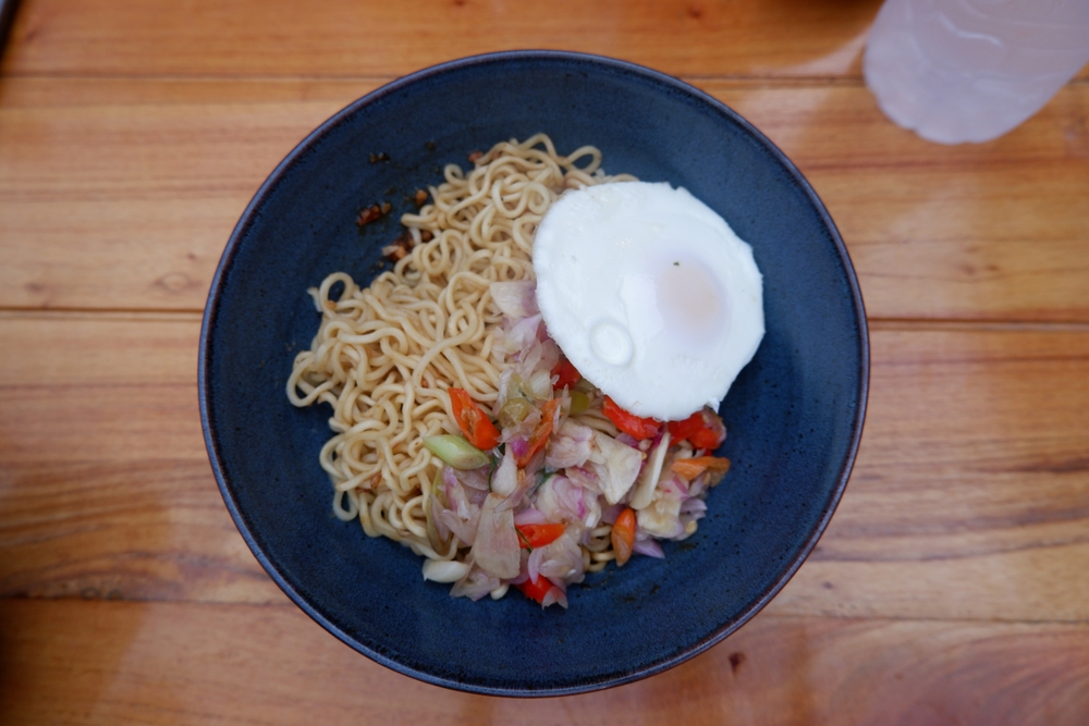indomie sambal matah - indonesia travel