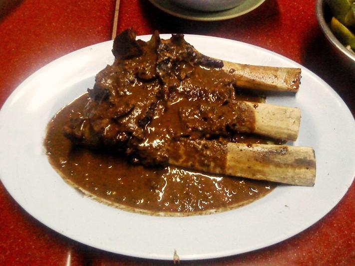 Makassar’s Culinary Specialties: Crabs, Seafood and Coto Makassar