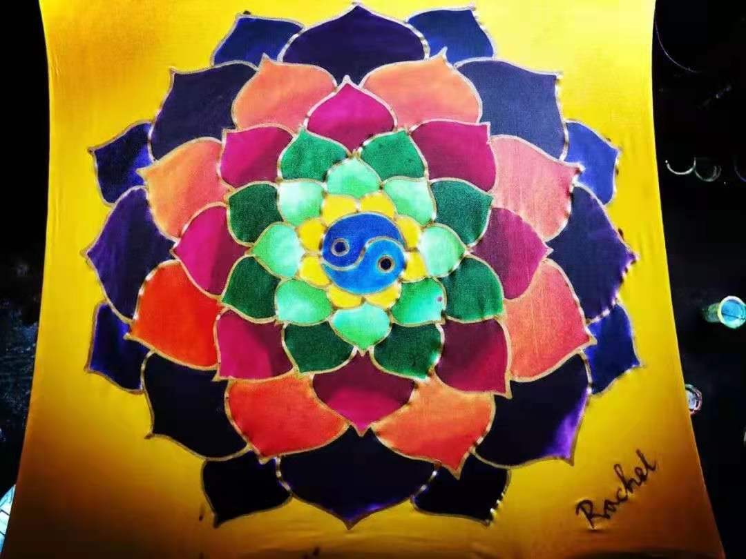 零距离学习印尼非遗手艺 在巴厘岛巴迪克作坊撒欢