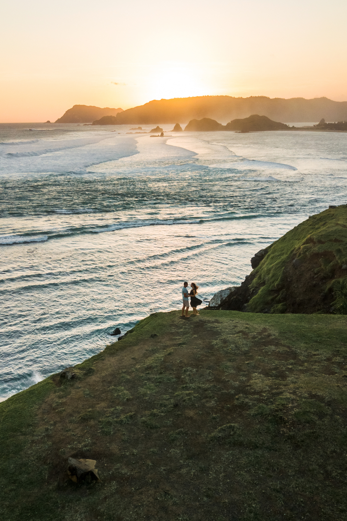 Indahnya pemandangan matahari terbenam di Bukit Merese