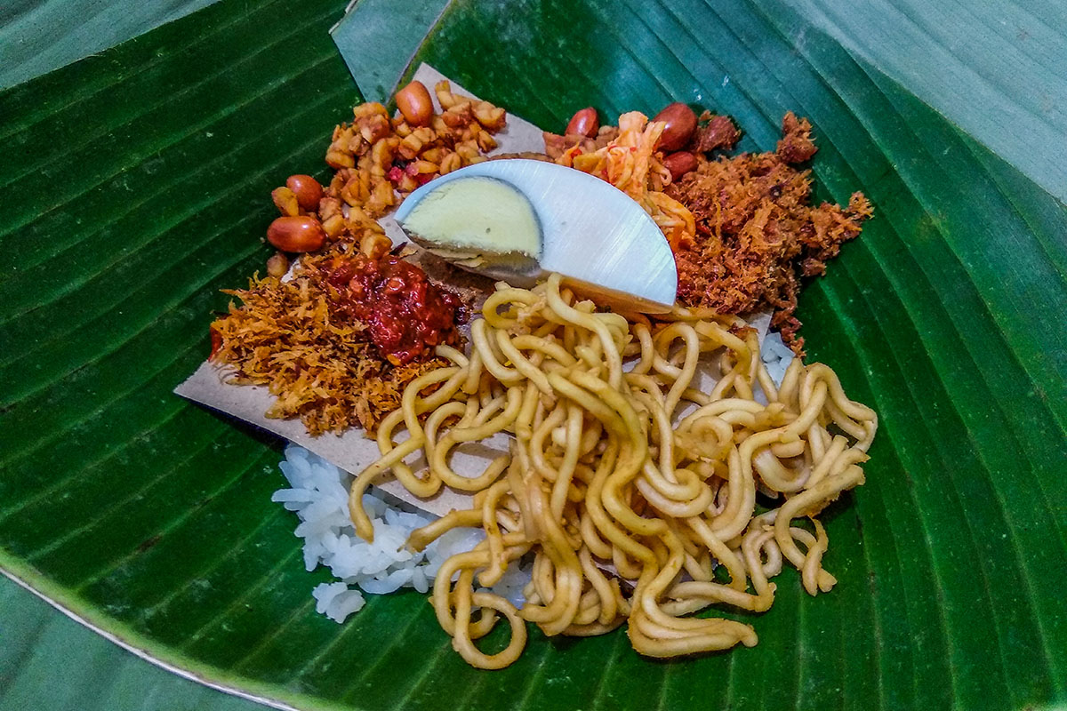 عشرة أطباق مميزة يجب أن تجربها في زيارتك القادمة إلى جزيرة بالي 