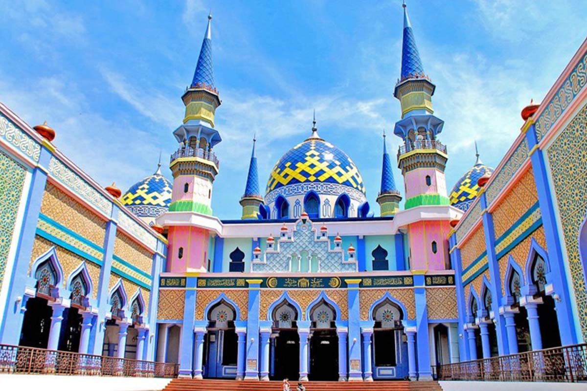 8 Stunning Grand Mosques around Indonesia That You Will Always Remember