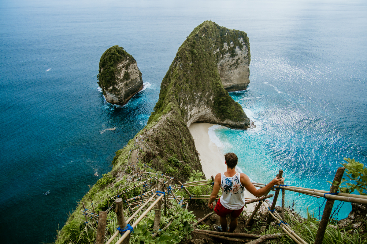 Pemandangan alam di Pantai Kelingking Bali