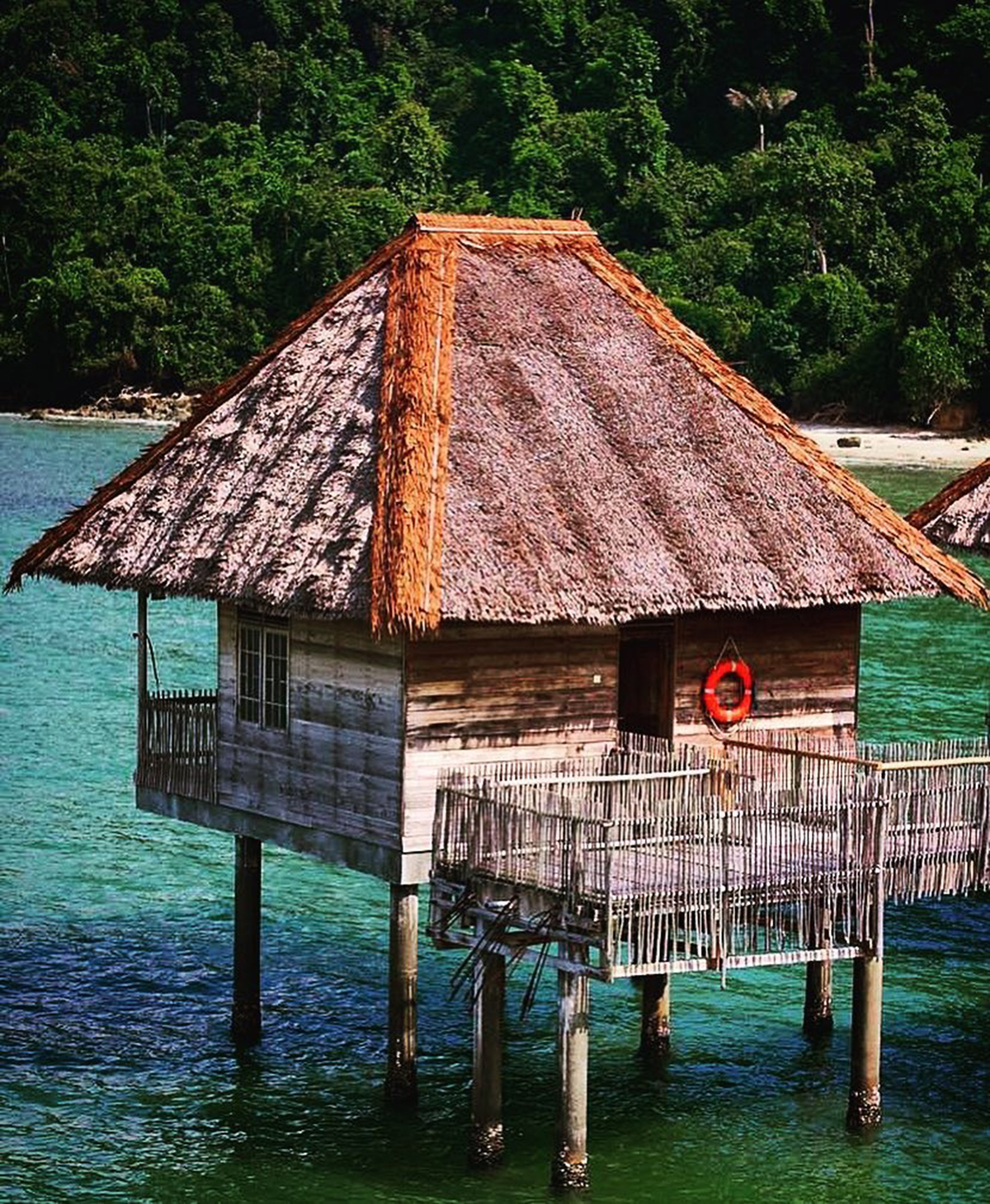 احصل على المتعة الصيفية في هذه الفيلات والبنغلات المائية في إندونيسيا