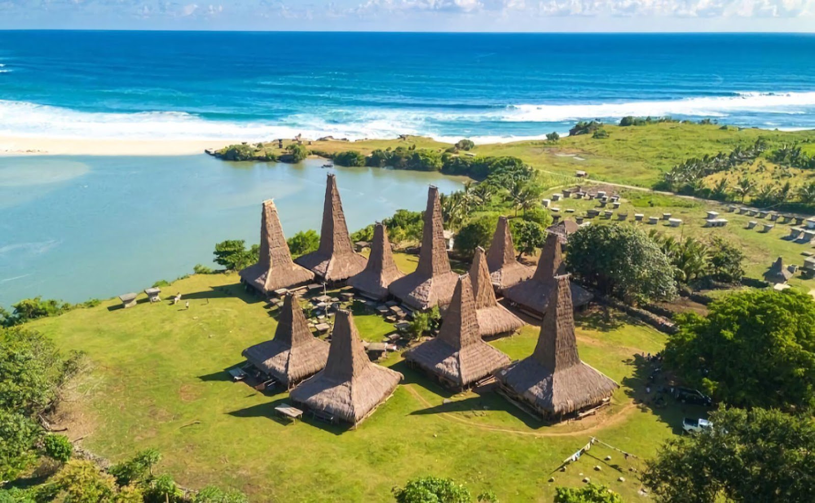 Kampung Adat Ratenggaro di Sumba | Atourin