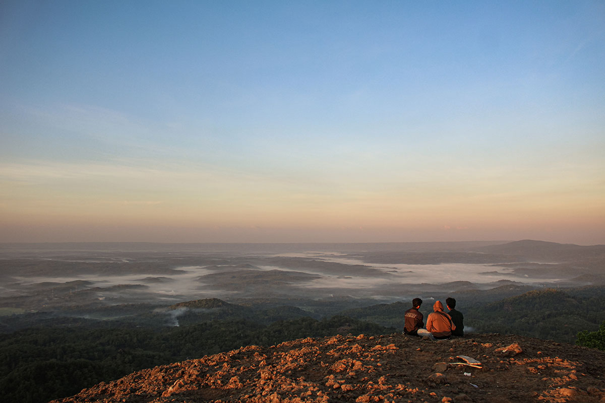 Sunrise di Puncak Gunung Api Purba Nglanggeran, Gunungkidul