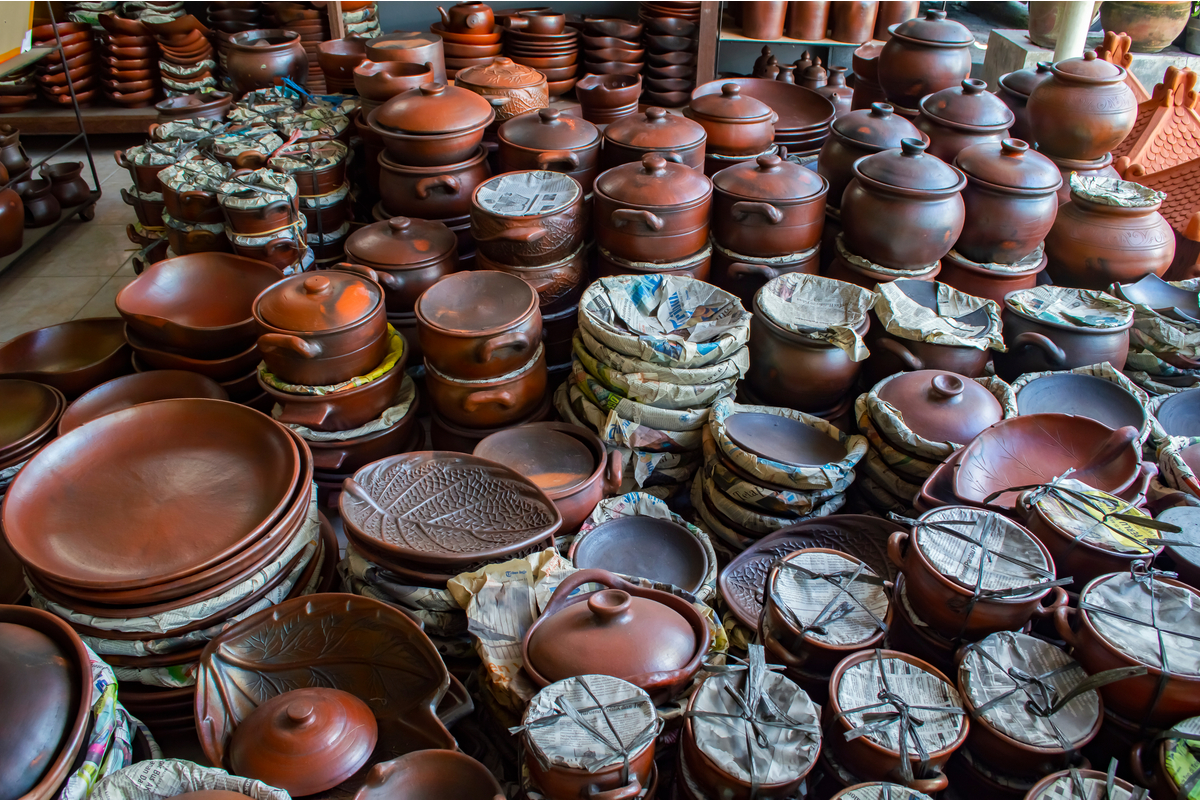 learning to make a pottery