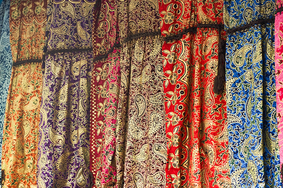 Produk UMKM di Bali, Jenama Lokal, Beli Kreatif Lokal, oleh-oleh ekraf, buah tangan khas Bali, fesyen batik, inspirasi gaya batik modern dan kekinian