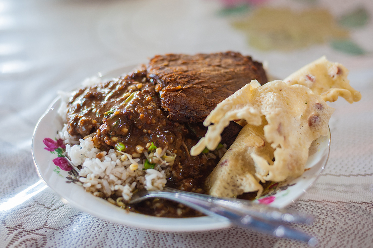 Kuliner khas Banyuwangi, pecel rawon