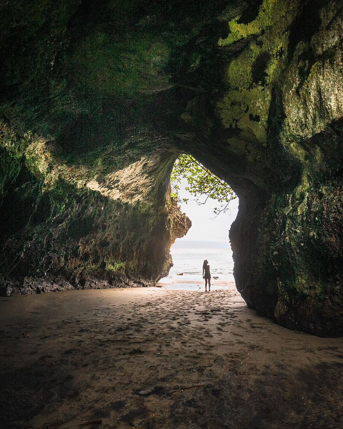 Potret pantai Soan Galuh di pintu masuk gua