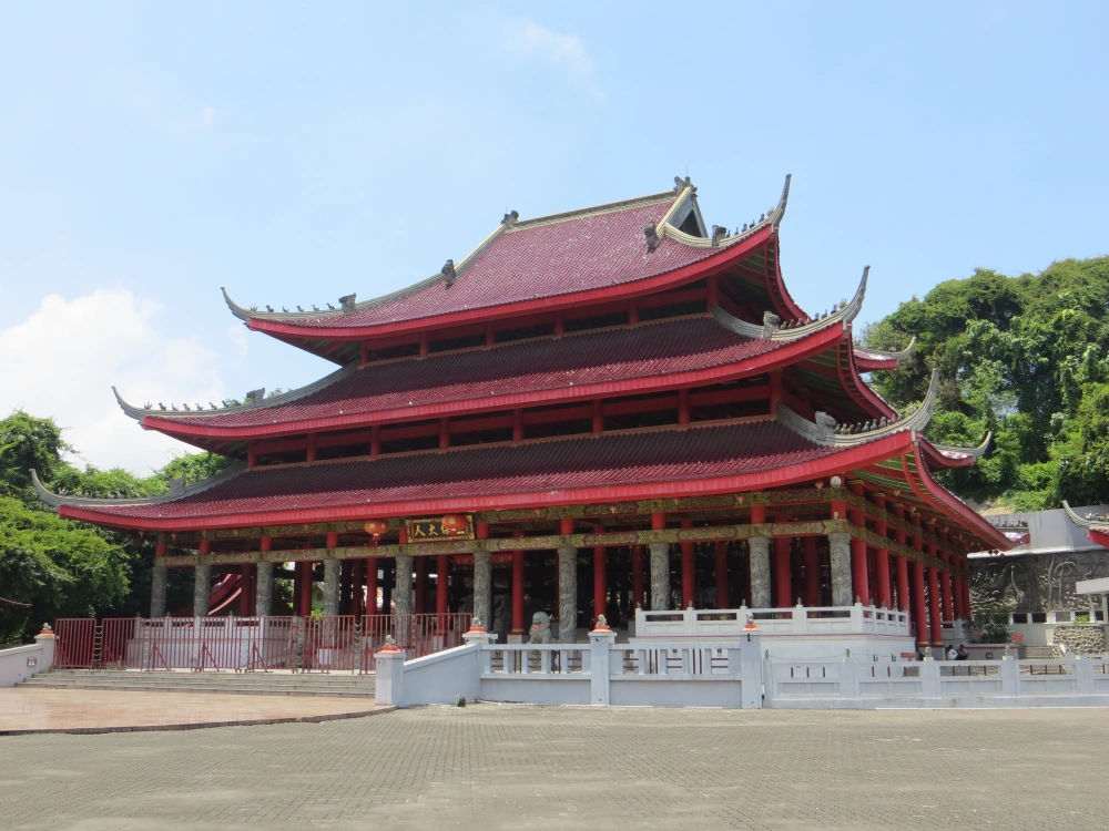 Tempat bersejarah di Semarang Sam Poo Kong- Indonesia Travel