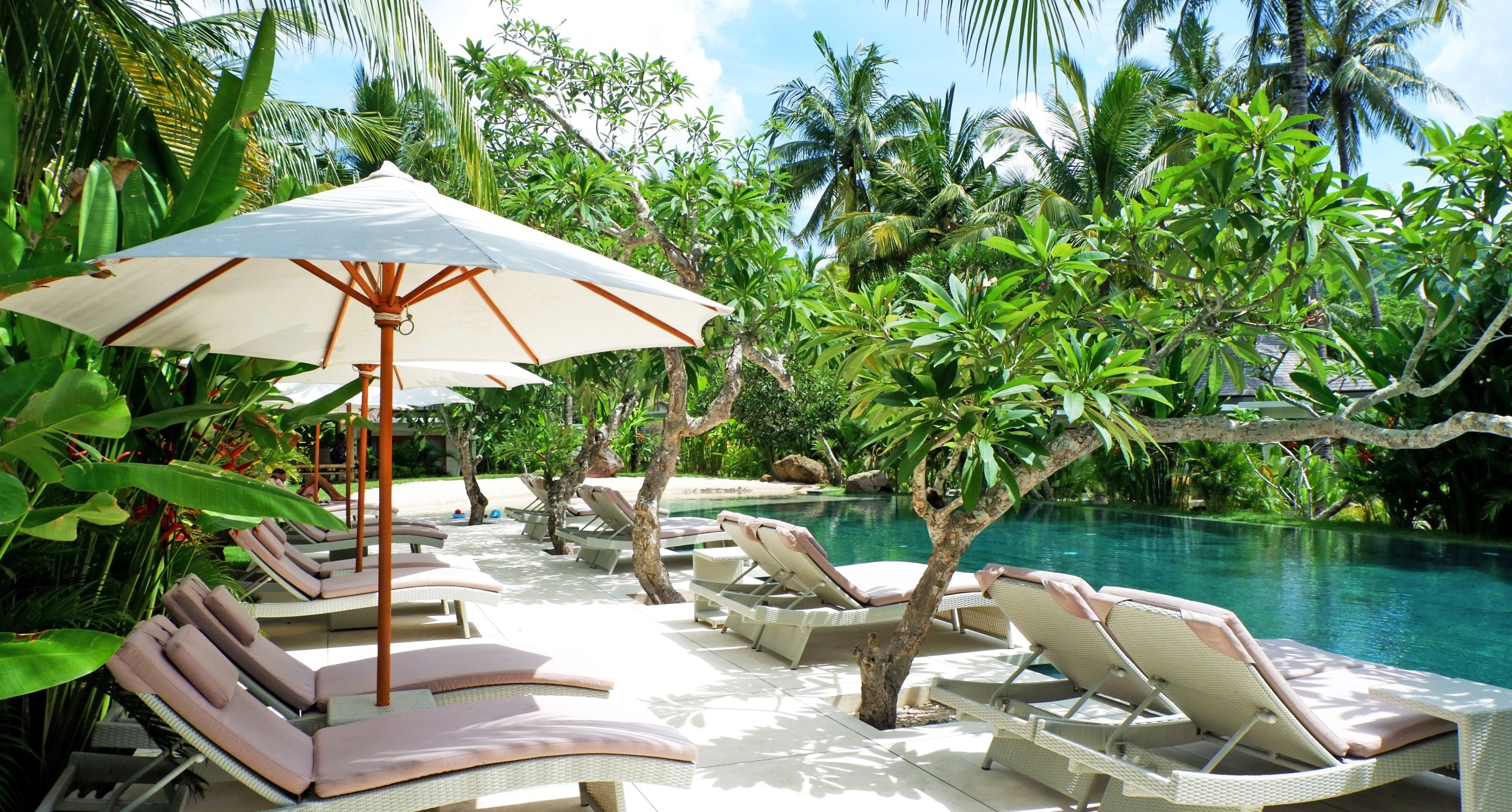 Keindahan kolam renang Jivana Resort