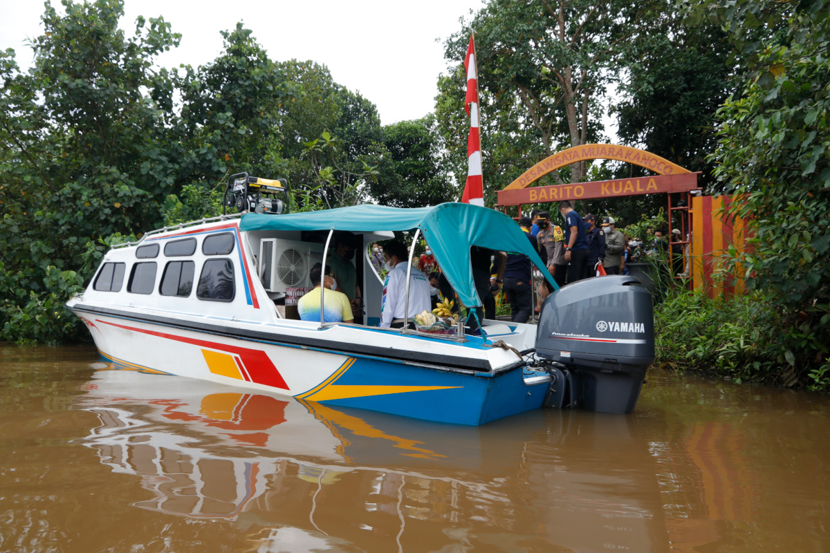 Menyusuri Sungai dengan Perahu Khas Kalimantan Selatan Coba Yuk