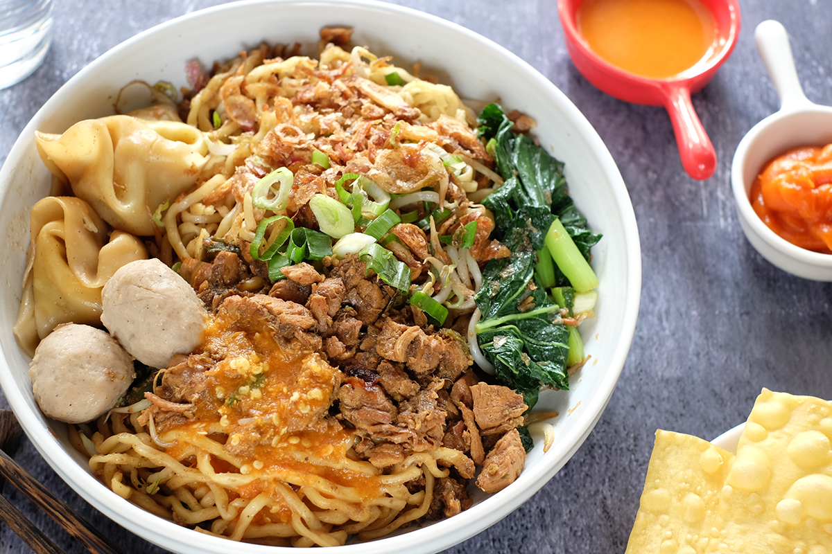 semangkuk mie ayam pedas