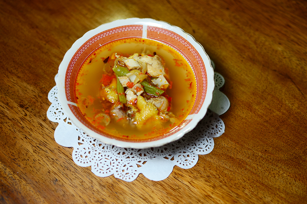 Kuliner khas Banyuwangi, ayam kesrut, uyah asem