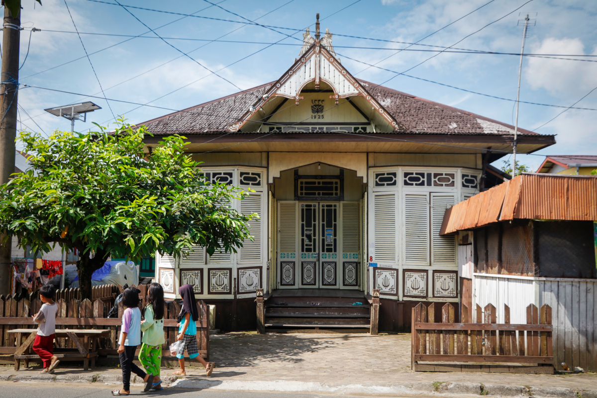 Asyiknya Menelusuri Catatan Sejarah di Kampung Rumah Banjar Sungai Jingah