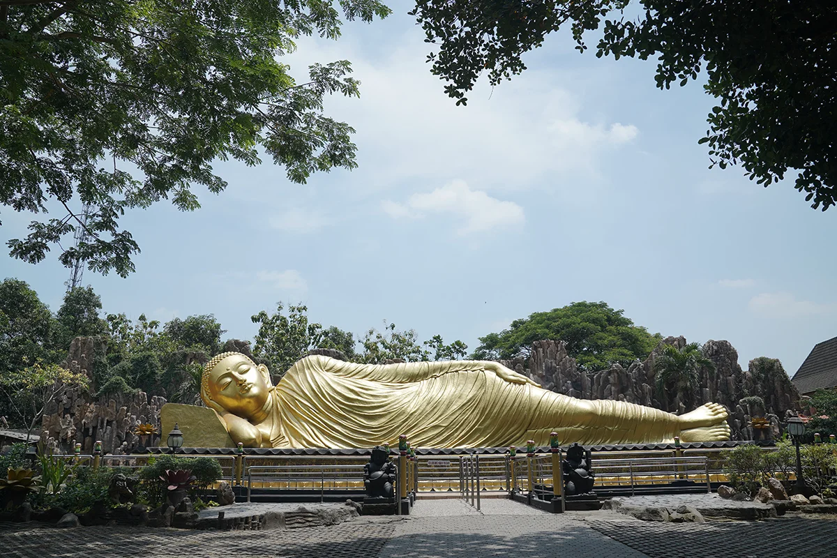 Patung Buddha Tidur, Desa Wisata Kampung Majapahit, Mojokerto