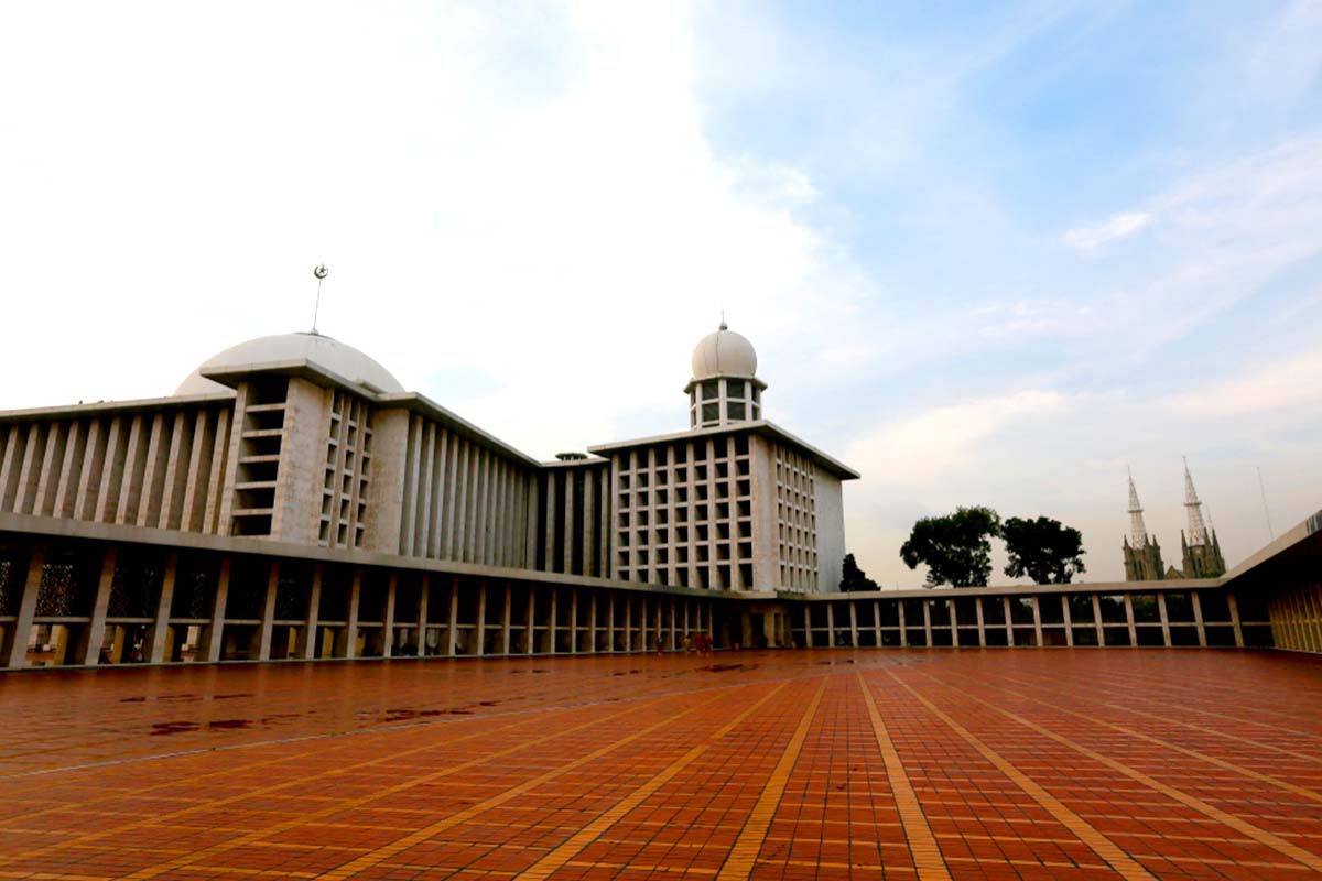 8 Stunning Grand Mosques around Indonesia That You Will Always Remember