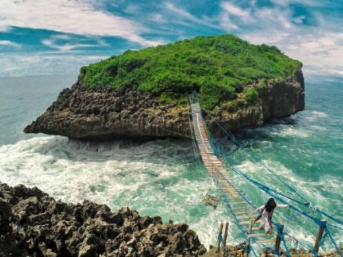 Challenge Yourself in These 5 Thrilling Spots by the Beaches Near Yogyakarta