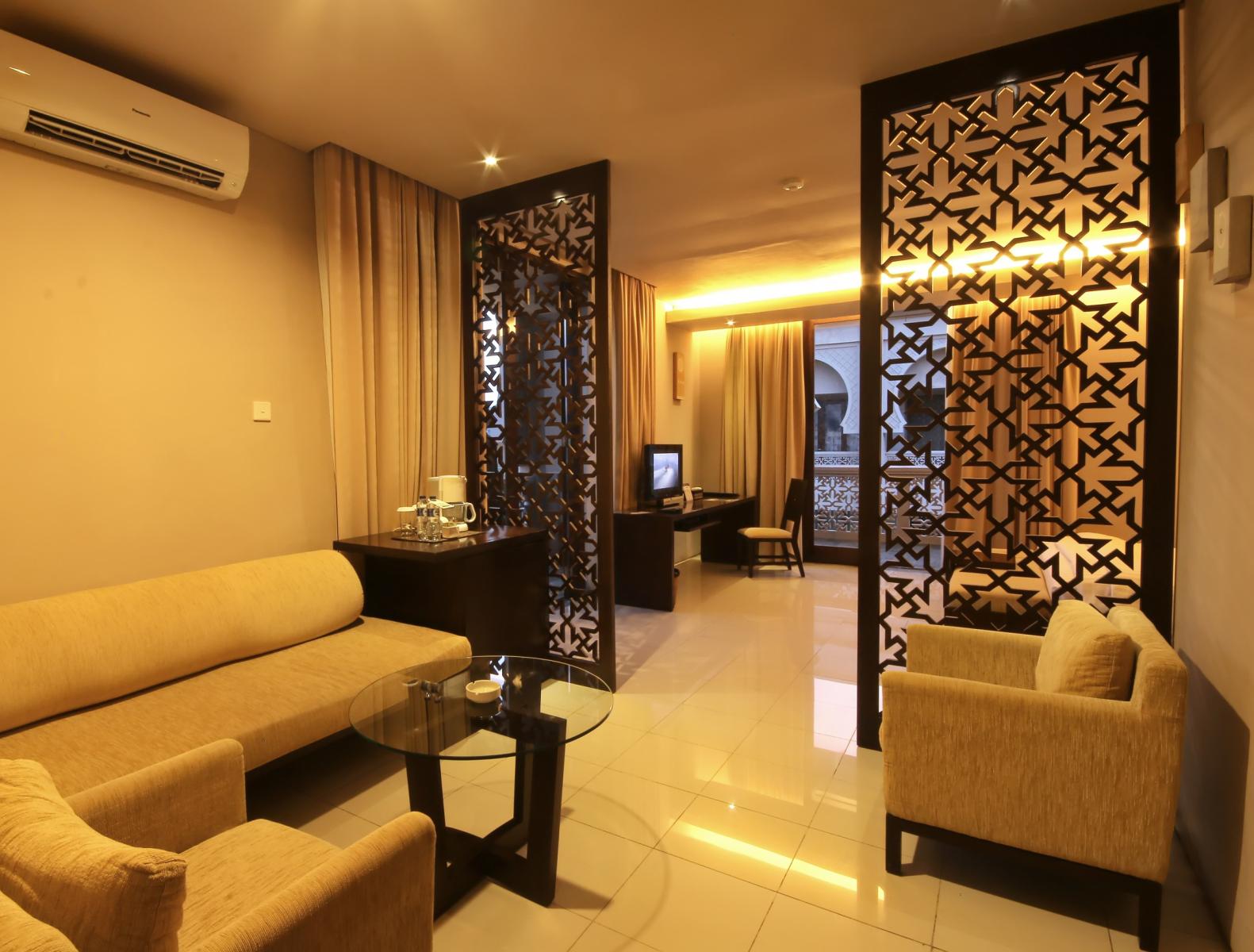 The Pade Hotel - Ruang Tamu Kamar Suite