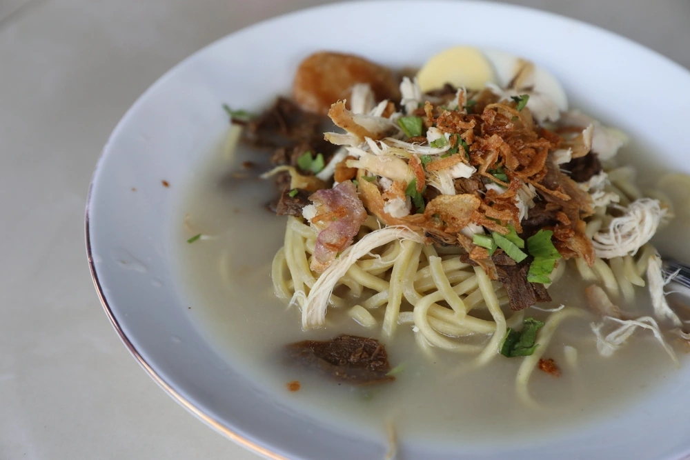 Makanan khas Palembang mie celor - Indonesia Travel