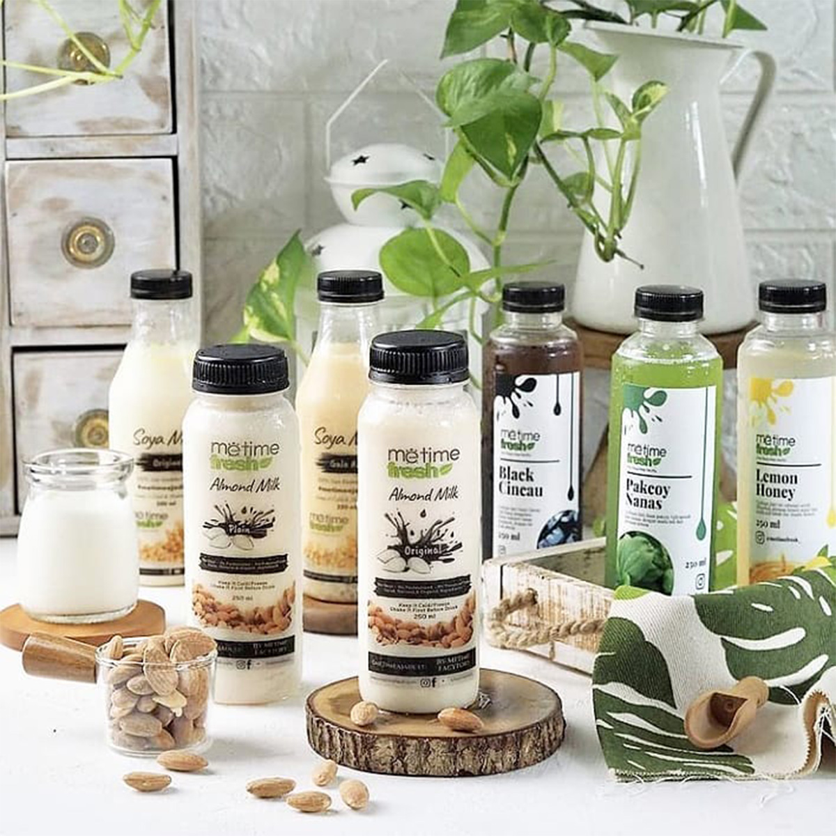 Barisan botol minuman sehat dari Me Time Fresh 