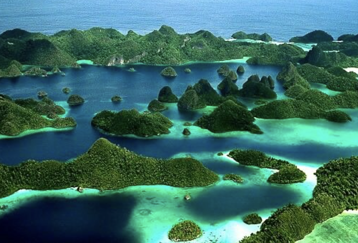 discover-raja-ampat -travel-inspiration-to-indonesias-heavenly-eastern-archipelago