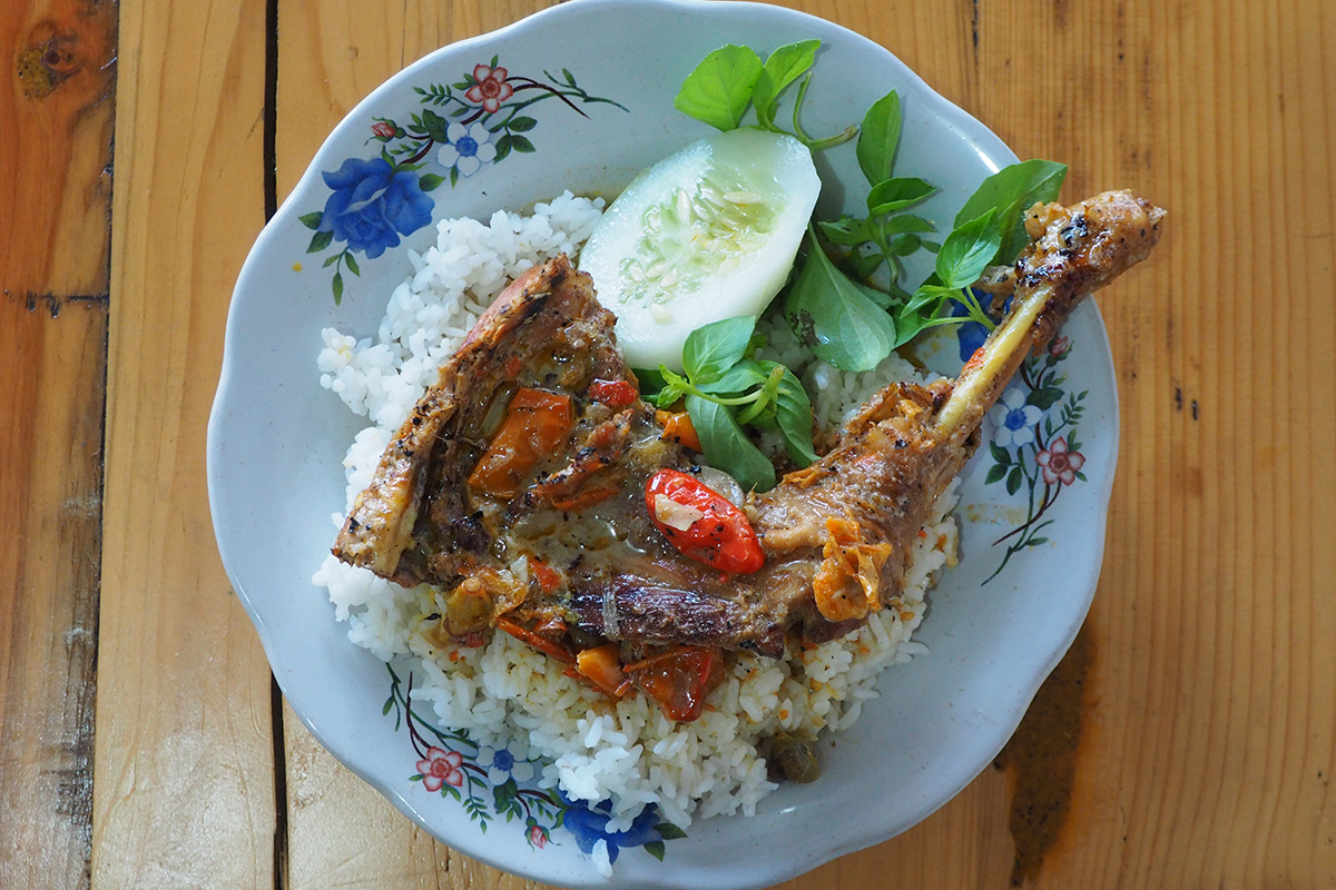 Kuliner khas Banyuwangi,ayam pedas